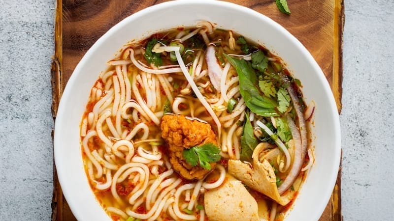 Sajian makanan mewah di restoran